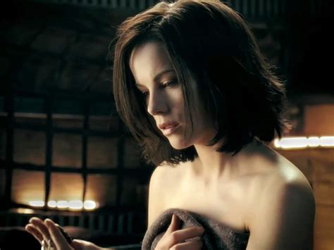 Sexy Vampires 12 Sexiest Female Vampires In Movies Cinemaholic