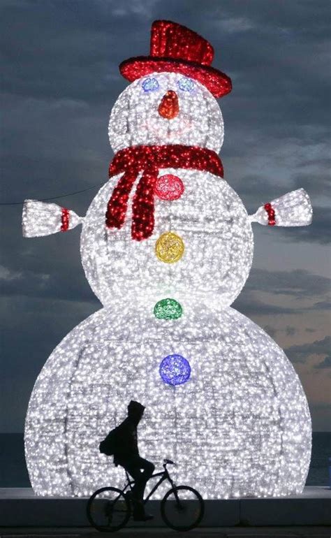 Product features lighted outdoor snowman decoration. Holiday season lights up | Christmas light displays ...