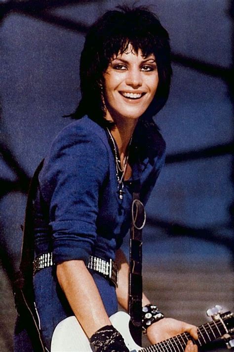 This short feathered shag will always be trendy regardless of the year that we're in because it is such a cool yet wearable and timeless look that everyone will love. Joan Jett's Edgy Hairstyle: 30 Amazing Color Portrait ...