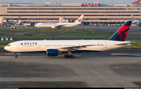 Delta Pilot Threatened To Shoot Flight Captain Over Passenger Medical