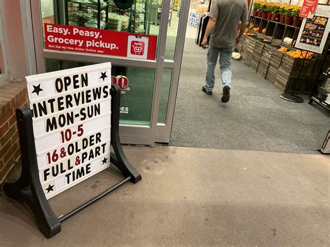 Hy-Vee, midwestern grocery chain, hiring own armed security force to