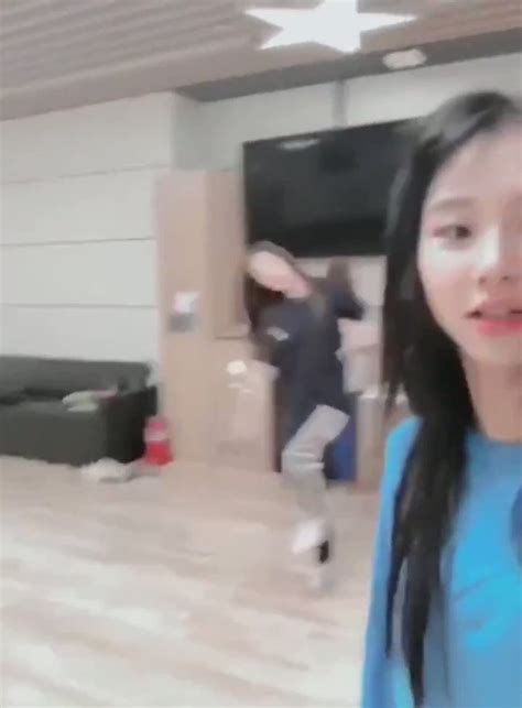 Nayeon Lesbian Protector On Twitter Nayeon Dancing While Drunk 😭