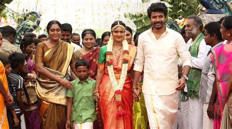 Sivakarthikeyan With His Daughter Aradhana Visited Home Garden