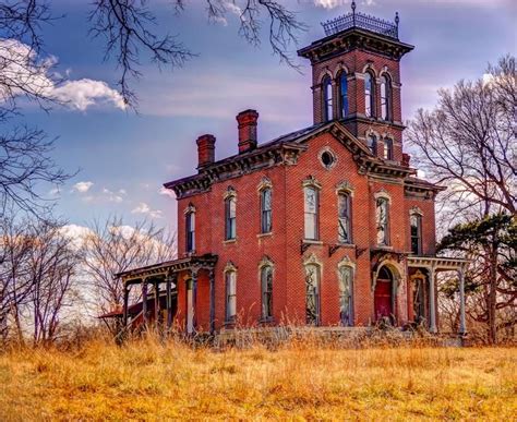 38 Real Haunted Houses And The Stories Behind Them Abandoned Mansions