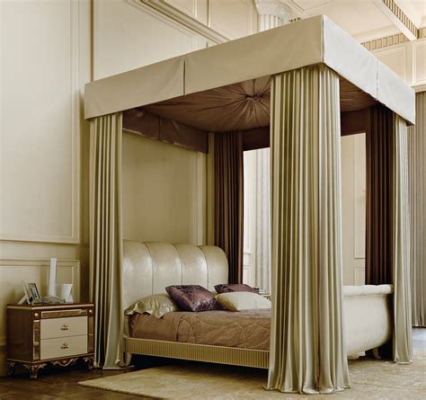 Luxurious Bed With Canopy