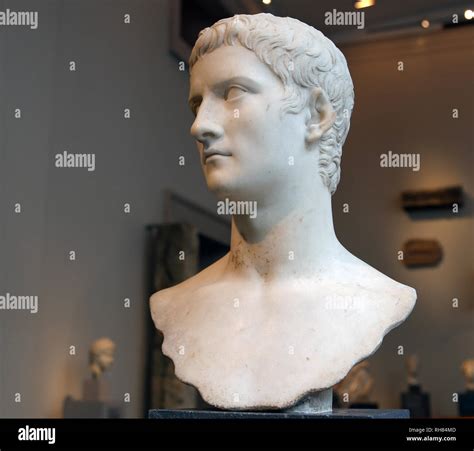 Caligula Statue Fotografías E Imágenes De Alta Resolución Alamy