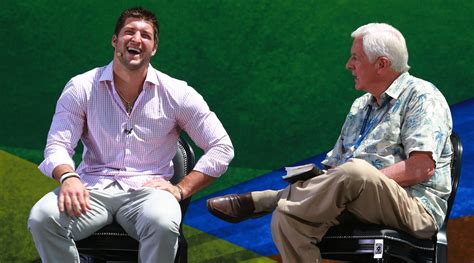 Tim Tebow Draws Crowd Of 26000 At The Q The San Diego