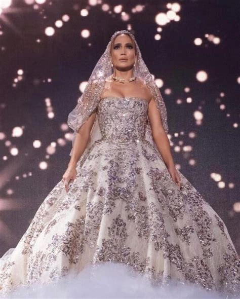 Jennifer Lopez Walks Down The Aisle In Zuhair Murad Wedding Dress In â