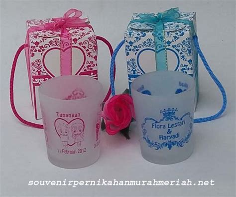 # harga include plastik, sablon karikatur dan setting design. Souvenir Gelas Kecil Sloki - Souvenir Pernikahan Murah Meriah