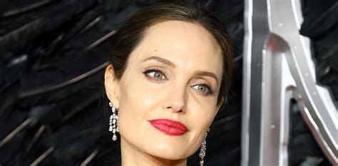 Angelina Jolie Pays Tribute To Late Mom Marcheline Bertrand On Mothers Day Angelina Jolie