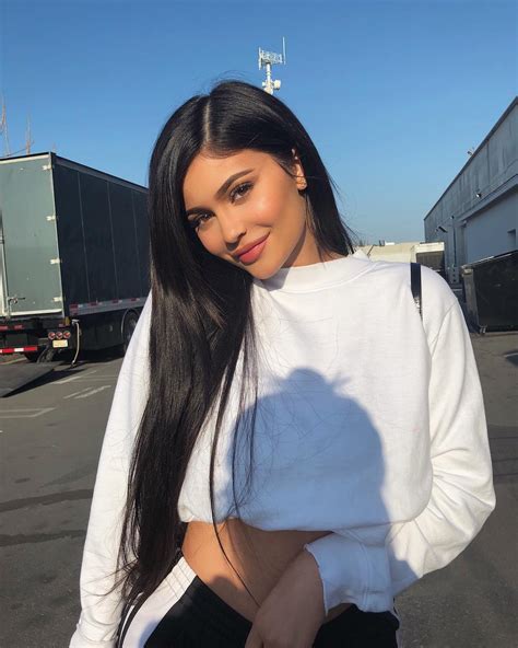 Kylie jenner and travis scott had a water balloon fight with their daughter stormi, 3, during their visit with the rapper's family in houston. Kylie Jenner mostrou seu closet de bolsas (de novo) e a ...
