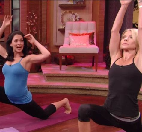 Pop Minute Kelly Ripa Yoga Live Photos Photo 5 Yoga Living Kelly