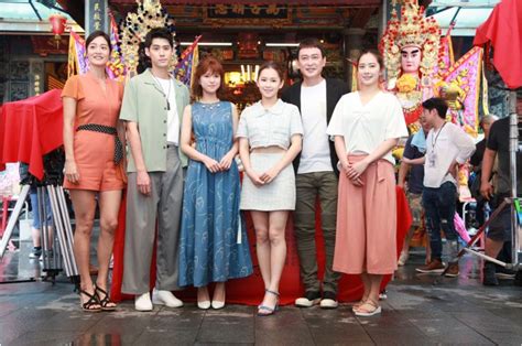 特別感謝嘉天宮神將團、懿龍團 神之鄉 聯合製作丨東森、映畫製作 漫畫原著丨左萱 #蓋亞文化 導演丨莊景燊 編劇丨王莉雯. 《神之鄉》呈現大溪社頭文化 王識賢「栗子頭造型」吸睛 | 娛樂 | NOWnews今日新聞