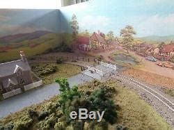 N GAUGE MODEL RAILWAY LAYOUT WITH GRAHAM FARISH By BACHMANN SURBURBAN