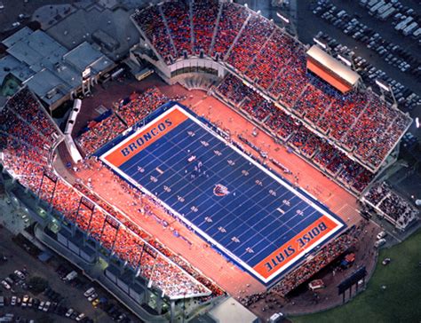 The blue field at boise state university's bronco stadium was installed in 1986. Boise State Football: Mythbusting the Blue Turf | Bleacher ...