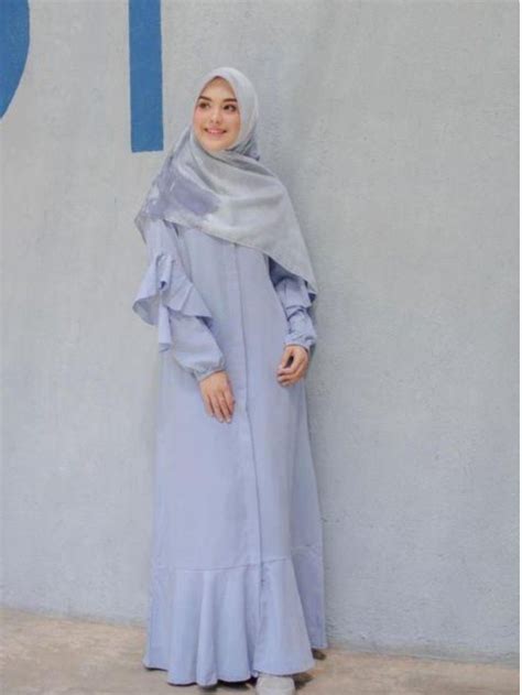 pin oleh binsalam di hijab di 2020 model pakaian muslim model baju wanita model pakaian
