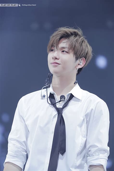 He can cover any songs with his own moves. Kang Daniel Wanna One | Selebritas, Entertainment, Lee ...