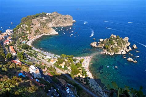 Appartamenti di nuova costruzioni arredati con vista mare a pochi metri del centro abitato con ampio spazio esterno. Taormina in Sicilia, una vacanza sul mare mediterraneo