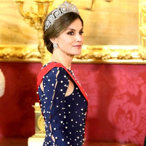 La Reina Letizia Estrena Un Vestido De Ana Locking En La Cena Ofrecida En H