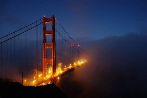 33 Mysterious Shots Of Cities And Fog You Got To See