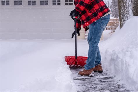 5 Helpful Snow Shoveling Tips Freddy And Co