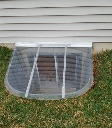 Maccourt window well covers are designed to protect your basement from water, keep your wells free of debris and improve your basement's energy efficiency. Polycarbonate Window Well Covers - Crystal Clear