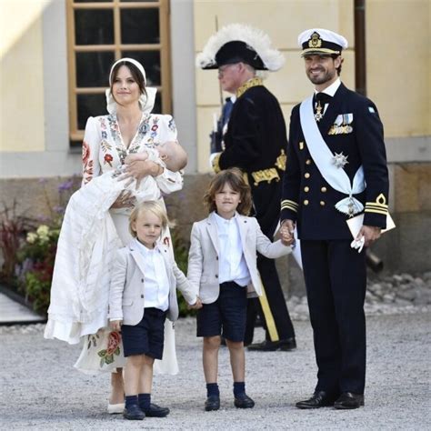 Carlos Felipe Y Sofia De Suecia Y Sus Hijos Alejandro Gabriel Y Julian