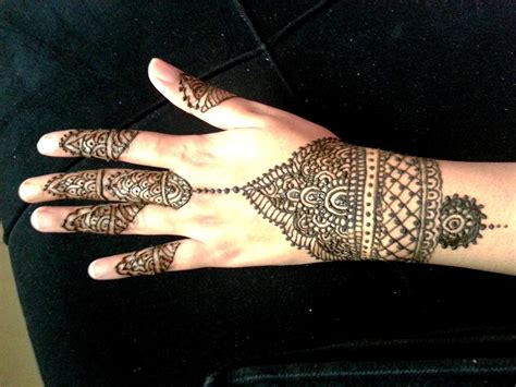 15 Beautiful Bracelet Mehndi Designs Flawssy