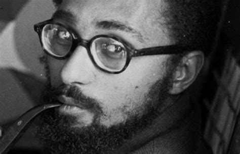 Kuzgun acar, 1928'de i̇stanbul'da dünyaya geldi. Ressam Orhan Taylan heykeltraş Kuzgun Acar'ı anlattı: Özlettin, ne içiyoruz Kuzgun?