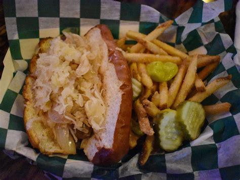 Milwaukee Brat House Milwaukee Wi Review And What To Eat