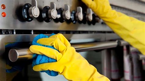 Tried and Tested Oven Cleaning Tips From 17 Experts