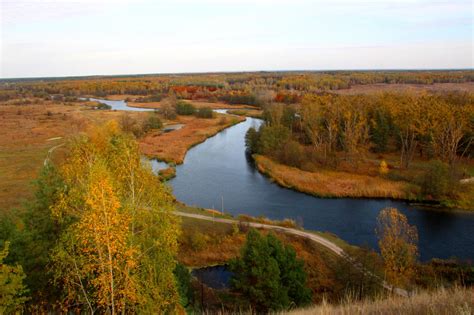 40 метрів, іноді перевищує 100 метрів.середня глибина 1,5 м, максимальна — 10—12 м. Самые необычные места Украины - что посмотреть в ...