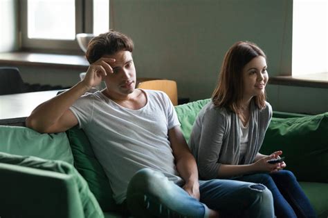 6 Signs Your Girlfriend Is Losing Interest Find A Solution Right Now