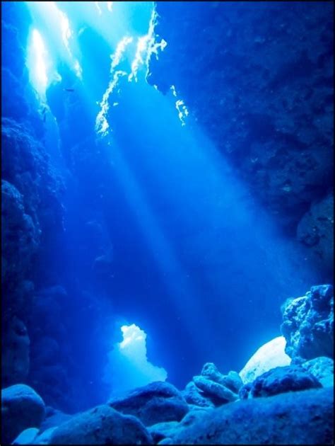 例えば青の洞窟・・・ 青の洞窟 美しい風景 綺麗 景色