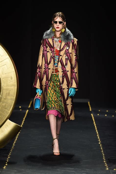 Défilé Versace Prêt À Porter Automnehiver 2019 Fashion Knit Fashion