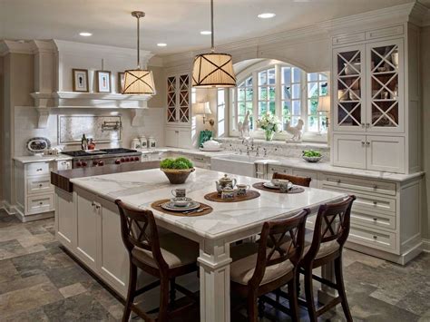 Colonial Style Kitchen As Distinctive Feature Of Chic Interior