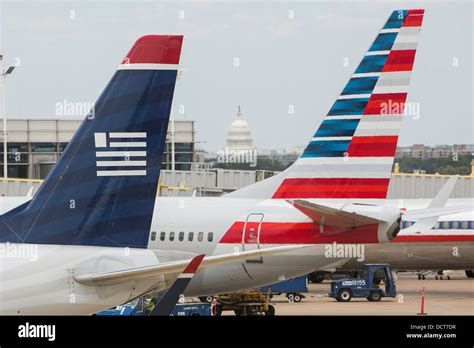 Us Airways Und American Airlines Flugzeuge Auf Reagan National Airport
