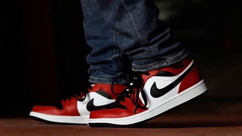 Jordan 1 Mid Chicago Black Toe Where To Buy 554724 069 The Sole