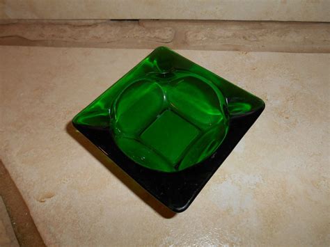 1970 S Very Rare Hard To Find Emerald Green Square Glass Ashtray 3 5 Inches Perfect