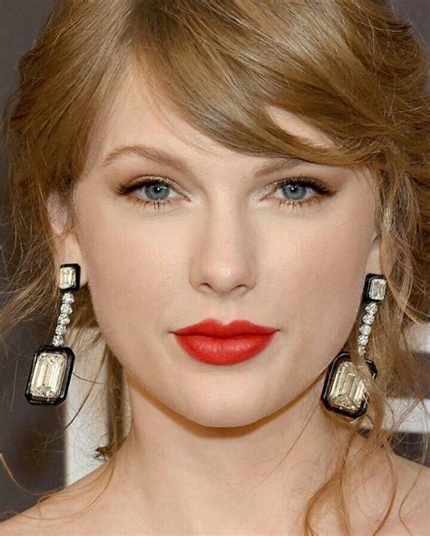She Is So Beautiful With Her Red Lips Taylor Swift Red Lipstick Taylor Swift Hot Taylor