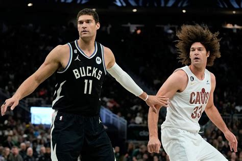 Brook Lopez Gets The Giannis Treatment Bucks Sign Twin Brother Robin