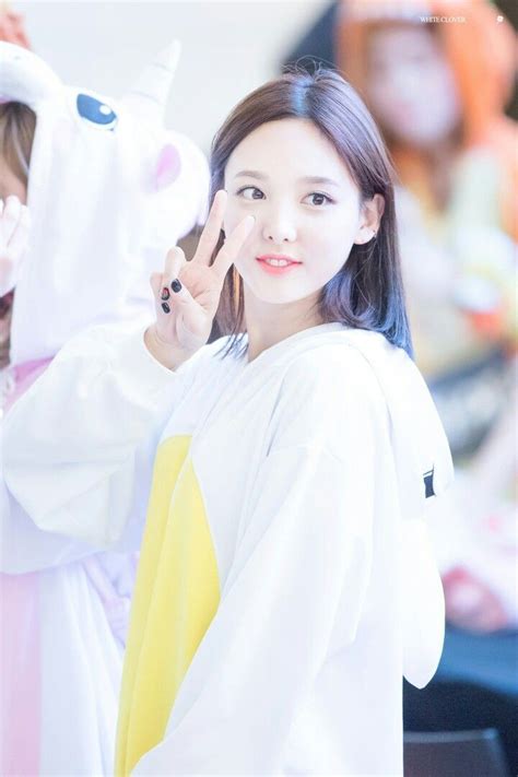 foto200602 selfies que nos dejó #nayeon en el programa power tim.e radio cr. ボード「Twice」のピン