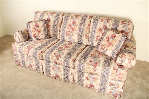Traditional Style Floral Patterned Sofa Ebth
