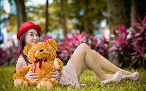 Photos Hat Girls Legs Asian Teddy Bear Grass Toys