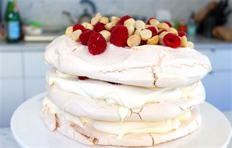 I've been so excited to make and share this pavlova with you! Sugar Free Meringue Pavlova | Xylitol | Sugar Free - Sweet Friends - 0800 289 777