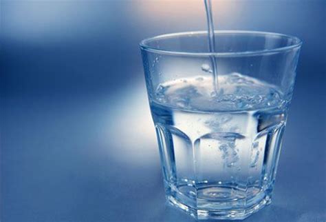 Apabila anda minum air halia, biasanya anda akan berasa sensasi hangat di dalam kerongkong. Sihat Selalu: Kebaikan Minum Air Kosong