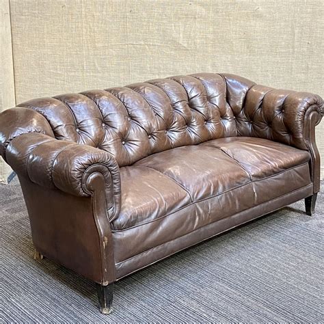 Early 20th Century English Traditional Leather Chesterfield Sofa