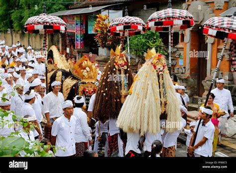 Traditional Balinese Hindu Village Procession Stock Photo Alamy