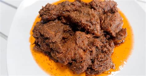 Misalnya di padang biasanya menggunakan kunyit, sedangkan di payakumbuh tidak menggunakan kunyit tapi justru menggunakan kapulaga. 438 resep rendang padang asli enak dan sederhana - Cookpad
