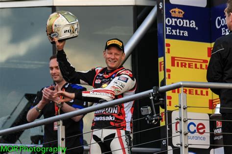Shakey Shane Byrne Wins The 2013 Mce British Superbike Championship